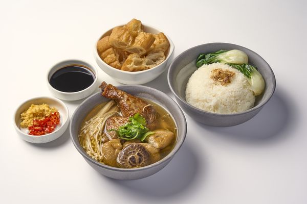 Classic Herbal Chicken "Kut Teh"