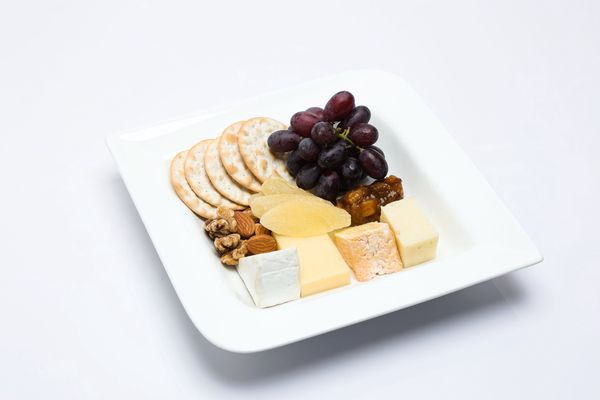 European Cheese Platter (Nut)