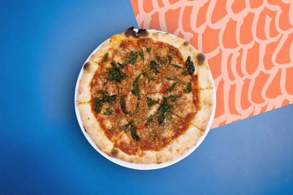 Pad Kaprao Pizza พิซซาหน้าผัดกะเพราไก่