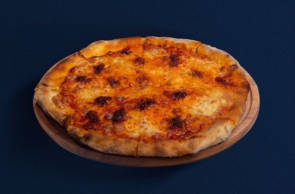 Pizza Salami พิซซาหน้าไส้กรอกหมูบดเผ็ด