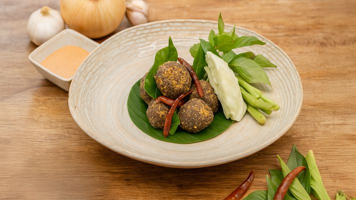 Larb Moo Tod ลาบหมูทอด