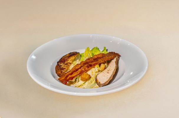Caesar Salad Grilled Chicken Breast สลัดซีซาร์อกไก่ย่าง