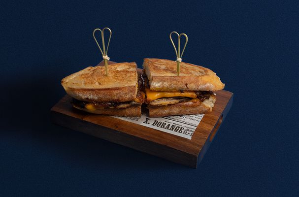 Burnt Pastrami แซนด์วิชพาสตรามีรมควัน