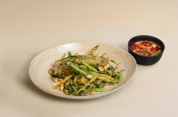 Som Tum Phak Boong Krob ส้มตำผักบุ้งกรอบ