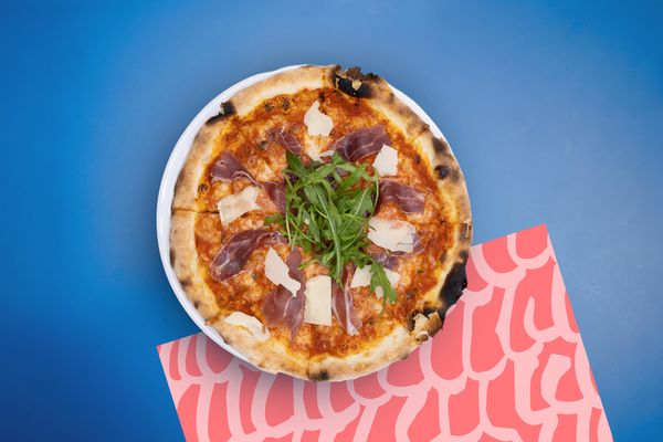 Di Parma Pizza พิซซาหน้าแฮมพาร์มาและผักร็อกเก็ต