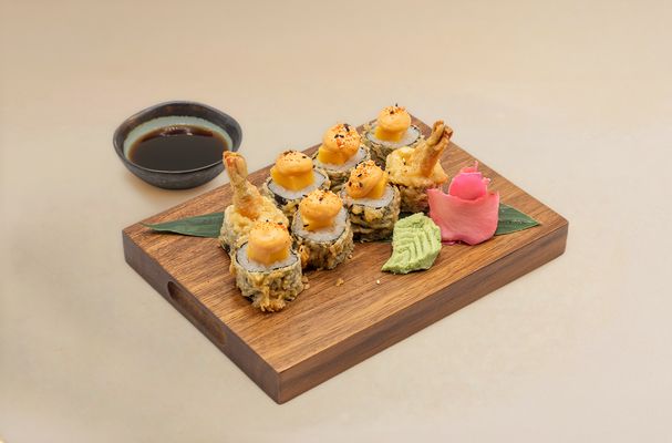 Crunchy Roll กุ้งเทมปุระโรลและสไปซีมายองเนส