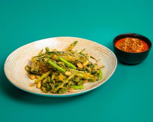 Yum Pak Boong Krob ยำผักบุ้งกรอบ