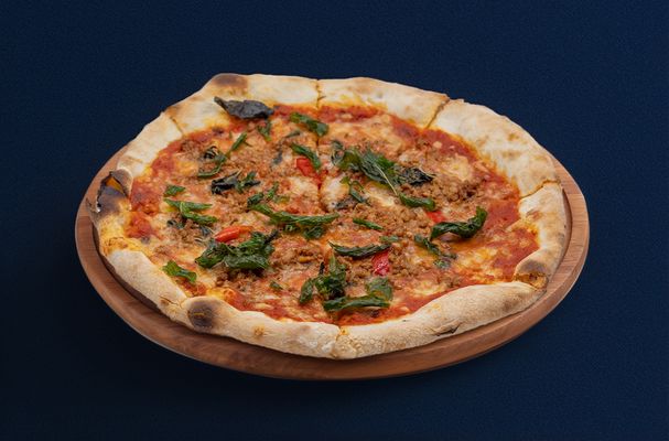 Pad Kaprao Pizza พิซซาหน้าผัดกะเพราไก่