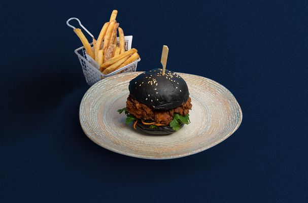 Buttermilk Chicken Burger เบอร์เกอร์ไก่บัตเตอร์มิลก์