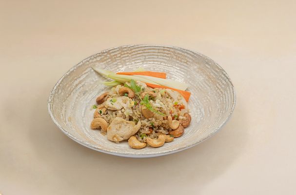 Fried Rice With Chicken & Cashew Nuts ข้าวผัดไก่ใส่เม็ดมะม่วงหิมพานต์