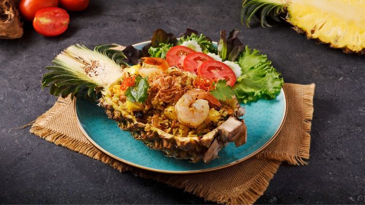 Pineapple Fried Rice Chicken / Prawn