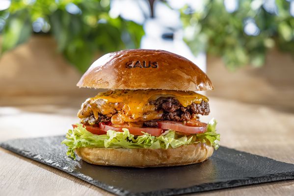 SAUS Double Smash Cheeseburger   