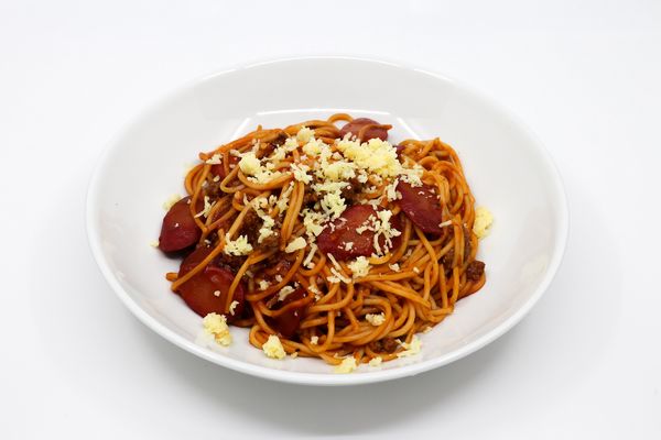 Filipino Beef Spaghetti With Bread
