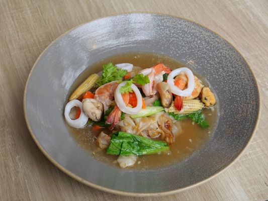 Thai Gravy Noodles with Seafood