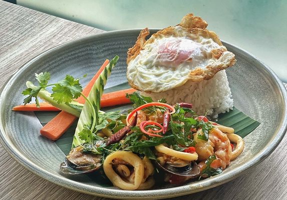 Phad Kapraw Seafood
