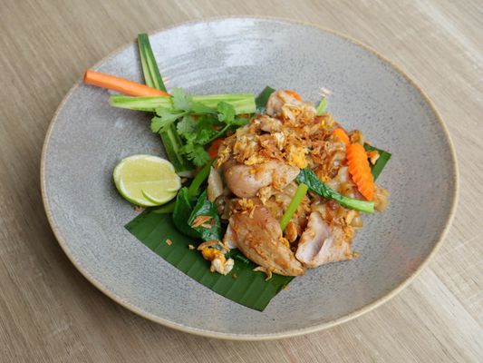 Phad See Eiw Chicken