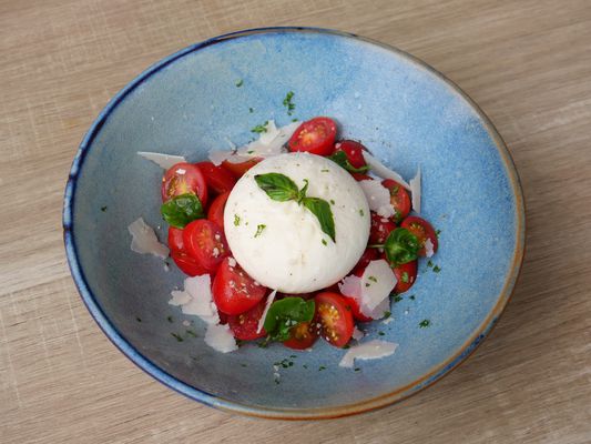Burrata & Cherry tomato salad
