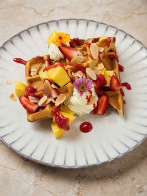 Mango & Strawberry Waffle (M-E-G-N)