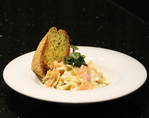 Farfalle Al Salmone