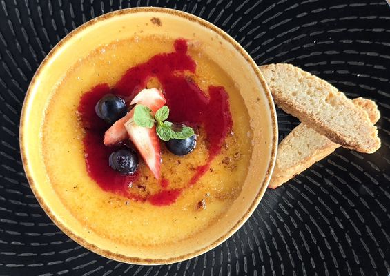 Mango and raspberry crème brulee