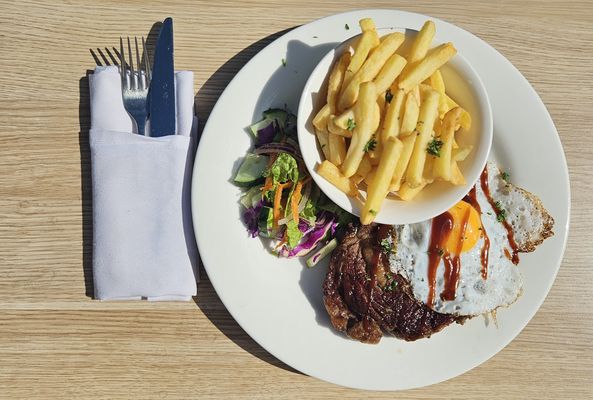 Steak, Egg and Chips (250g)